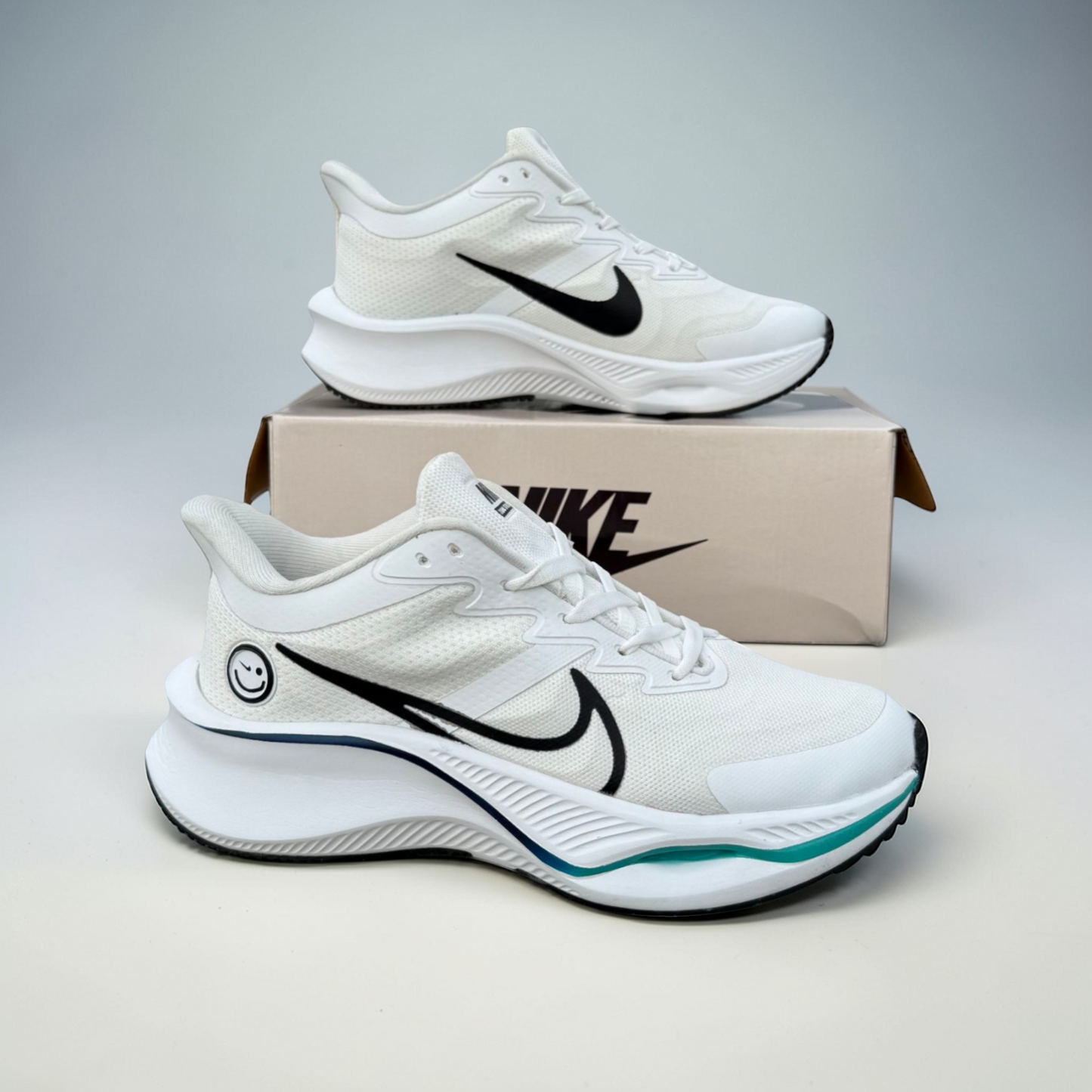 Zoom X Smiley White Multi