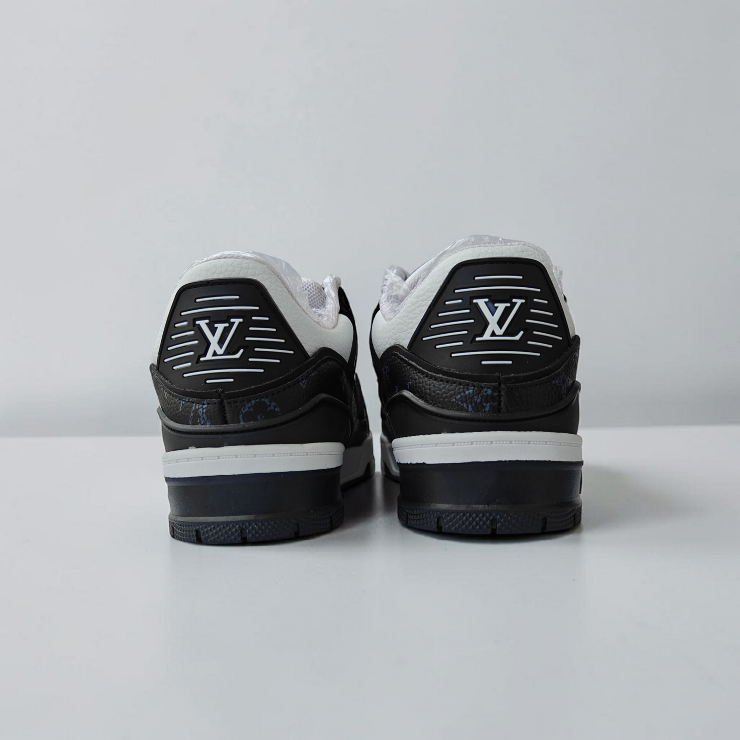 Trainer Black & White