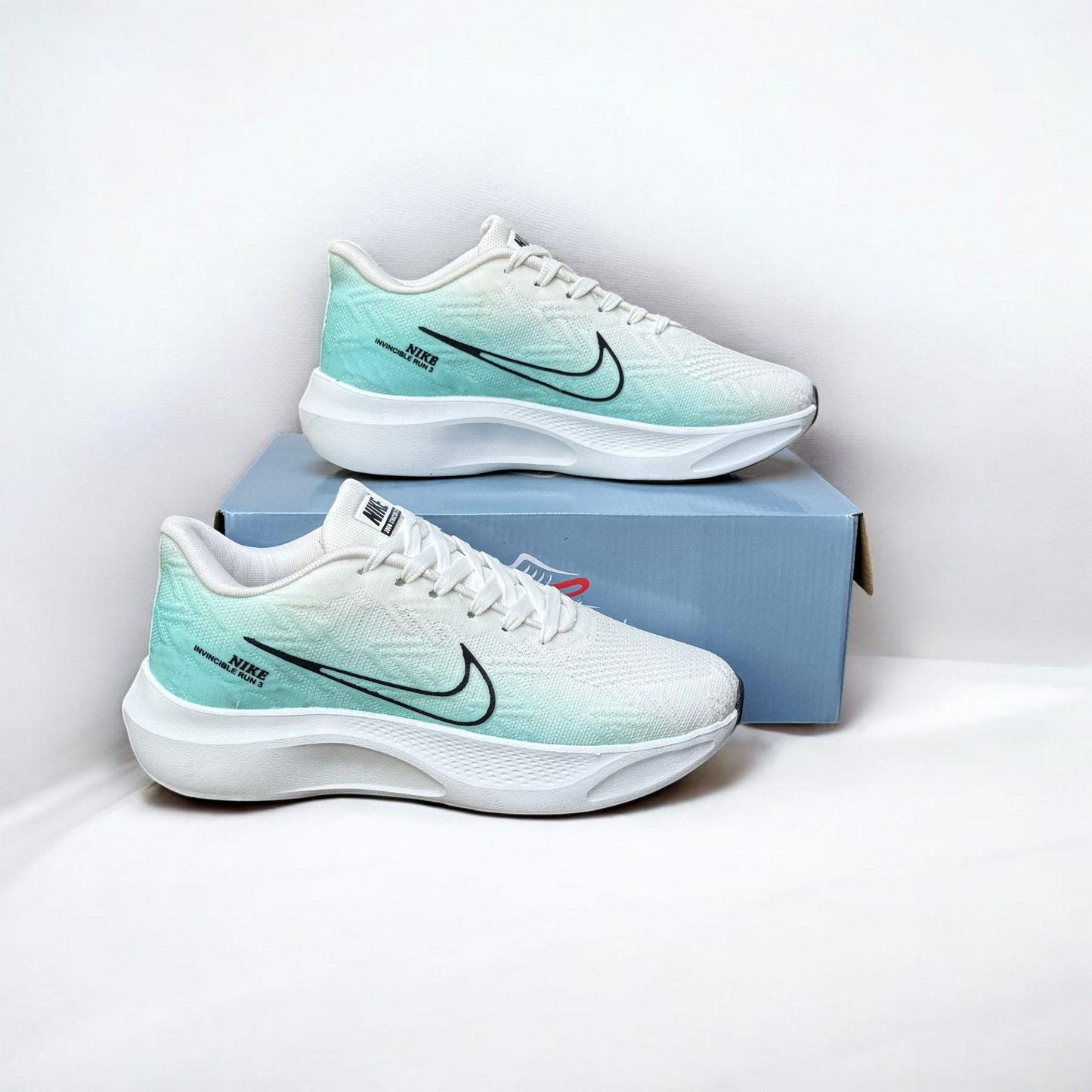 Zoom 10 White Sky