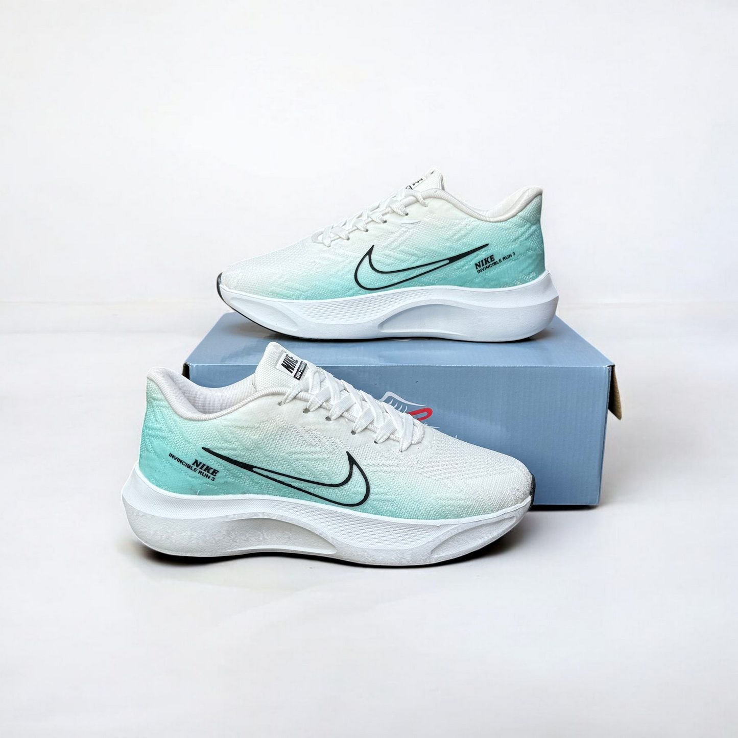 Zoom 10 White Sky