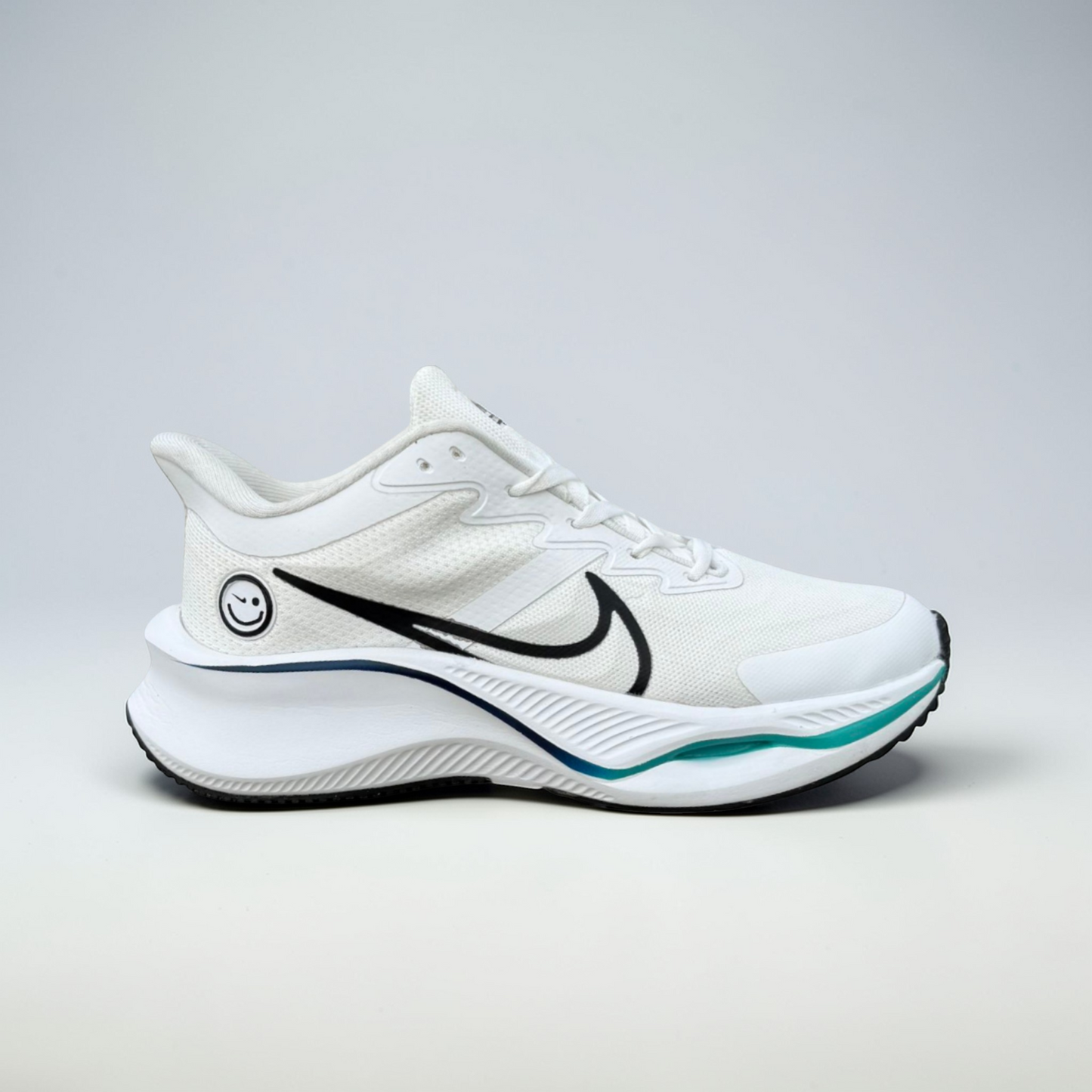 Zoom X Smiley White Multi