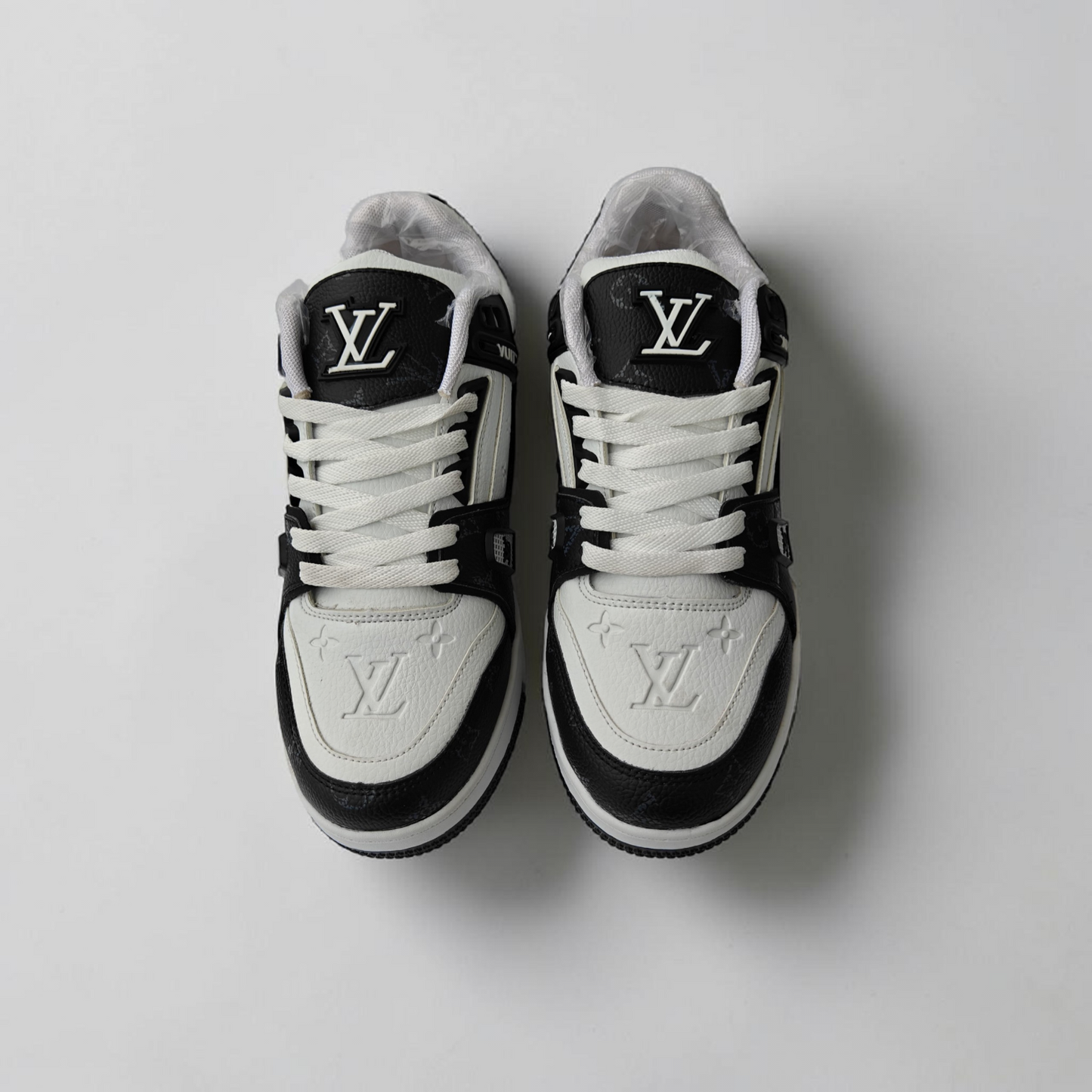 Trainer Black & White