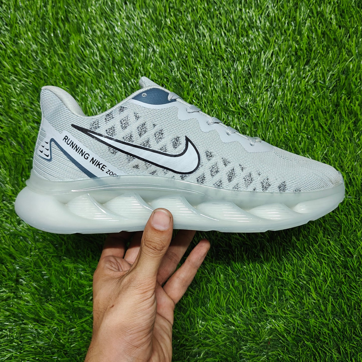 Zoom 11 Ash Frost